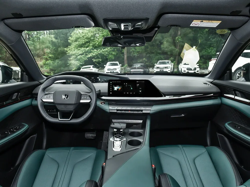 Changan Uni-V PHEV interior