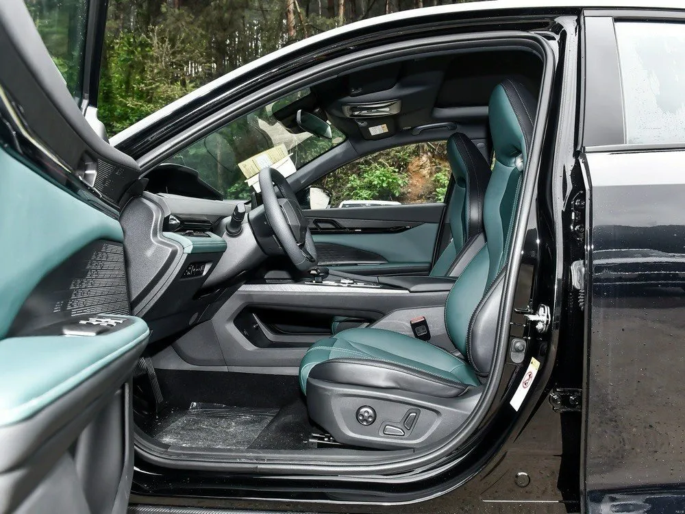 Changan Uni-V PHEV exterior